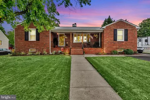 207 Lake Rd, Pasadena, MD 21122