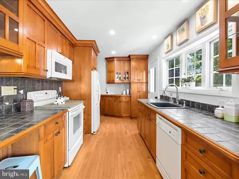 Kitchen - 8440 Main Ave, Pasadena, MD 21122 photo 3 of 5