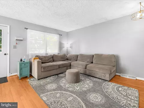 Living - 8440 Main Ave, Pasadena, MD 21122 photo 2 of 3