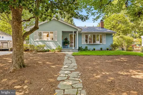 18 Goodrich Rd, Annapolis, MD 21401