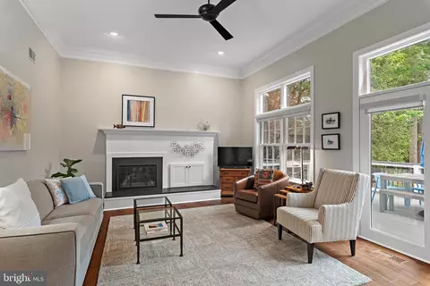 Living - 1205 Thomas Point Ct, Annapolis, MD 21403 photo 2 of 2