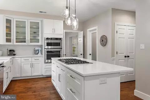 Kitchen - 1205 Thomas Point Ct, Annapolis, MD 21403 photo 6 of 8