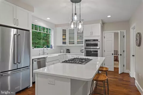 Kitchen - 1205 Thomas Point Ct, Annapolis, MD 21403 photo 3 of 8
