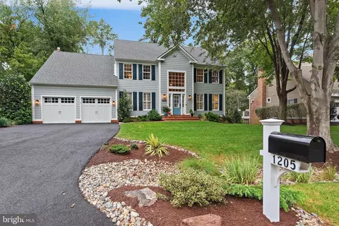 Exterior - 1205 Thomas Point Ct, Annapolis, MD 21403 photo 13 of 21
