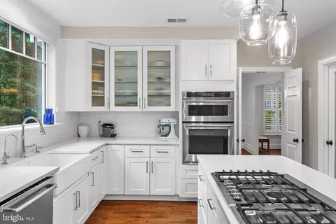 Kitchen - 1205 Thomas Point Ct, Annapolis, MD 21403 photo 4 of 8