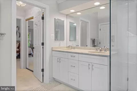 Bath - 1205 Thomas Point Ct, Annapolis, MD 21403 photo 7 of 9