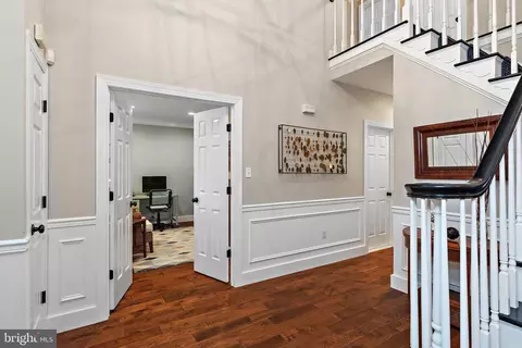 Entry Way - 1205 Thomas Point Ct, Annapolis, MD 21403 photo 5 of 8