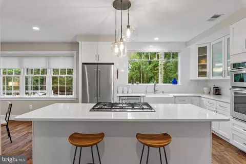 Kitchen - 1205 Thomas Point Ct, Annapolis, MD 21403 photo 2 of 8