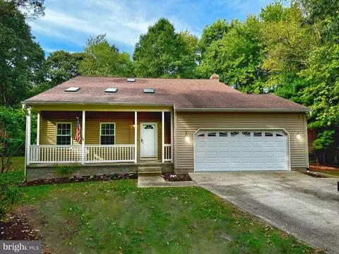 7808 Cedrela Dr, Pasadena, MD 21122