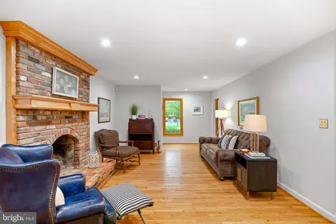 Living - 641 Cove Ter, Arnold, MD 21012 photo 5 of 5