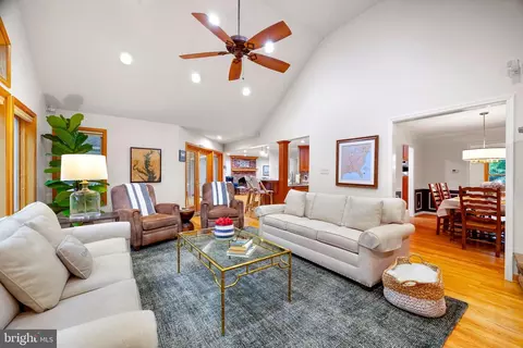 Living - 641 Cove Ter, Arnold, MD 21012 photo 2 of 5