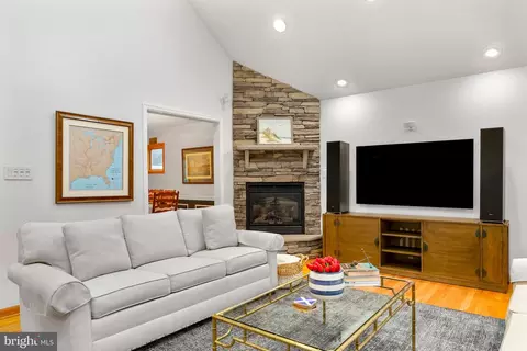 Living - 641 Cove Ter, Arnold, MD 21012 photo 3 of 5