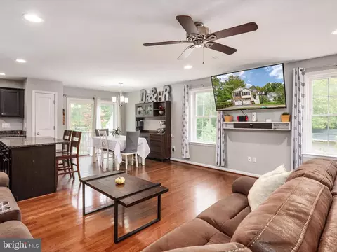 606 Powhatan Bch, Pasadena, MD 21122 photo 8