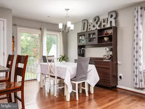 606 Powhatan Bch, Pasadena, MD 21122 photo 9