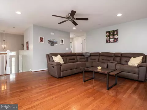 606 Powhatan Bch, Pasadena, MD 21122 photo 5