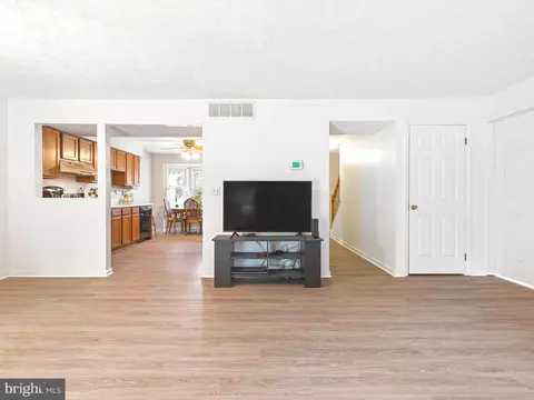 925 12th St, Pasadena, MD 21122