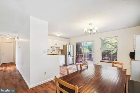 Entry Way - 706 Duvall Hwy, Pasadena, MD 21122 photo 4 of 6