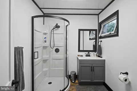 Bath - 409 Townsend, Brooklyn, MD 21225 photo 1 of 2