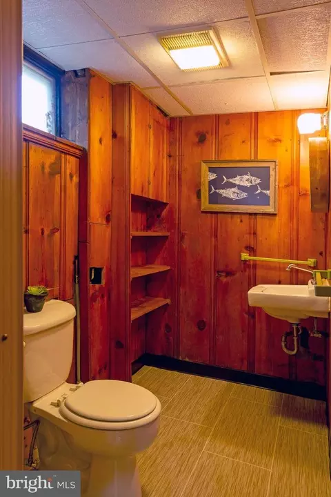 Bath - 601 First St, Annapolis, MD 21403 photo 3 of 3