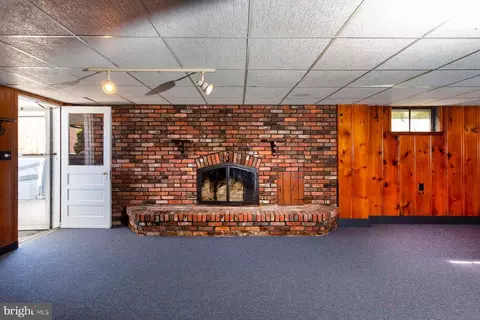 Living - 601 First St, Annapolis, MD 21403 photo 5 of 5