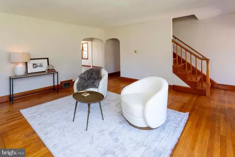 Living - 601 First St, Annapolis, MD 21403 photo 3 of 5