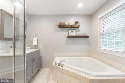 Bath - 568 Riverside Dr, Pasadena, MD 21122 photo 3 of 4