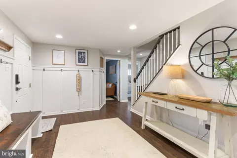 Entry Way - 568 Riverside Dr, Pasadena, MD 21122 photo 2 of 9