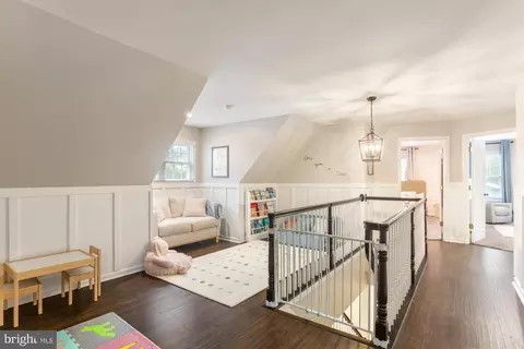 Entry Way - 568 Riverside Dr, Pasadena, MD 21122 photo 6 of 9