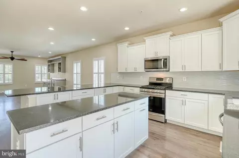 8358 Daydream Cres, Pasadena, MD 21122 photo 13