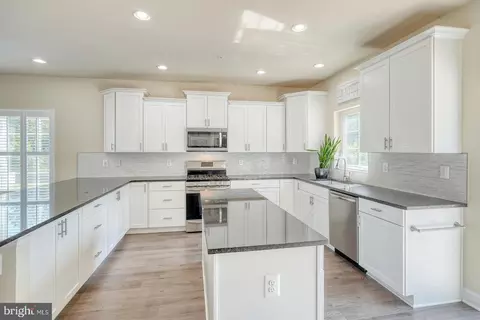 8358 Daydream Cres, Pasadena, MD 21122 photo 12