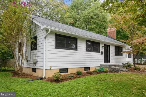 Exterior - 7 Williams Dr, Annapolis, MD 21401 photo 2 of 6