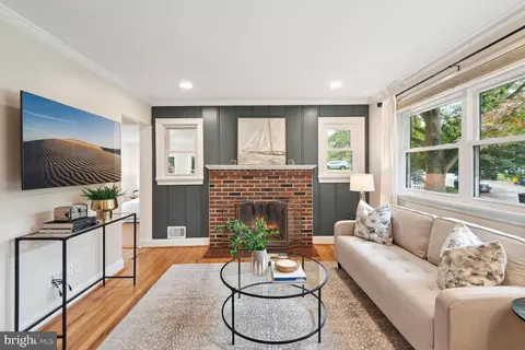 Living - 7 Williams Dr, Annapolis, MD 21401 photo 1 of 1