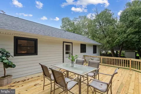 Exterior - 7 Williams Dr, Annapolis, MD 21401 photo 4 of 6
