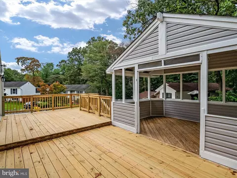 7701 Lake Cir, Pasadena, MD 21122 photo 30