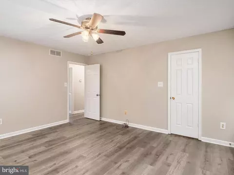 7701 Lake Cir, Pasadena, MD 21122 photo 16