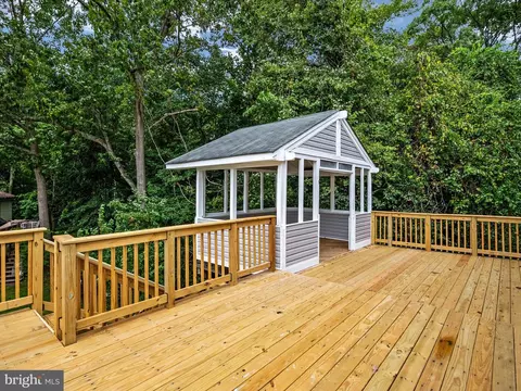 7701 Lake Cir, Pasadena, MD 21122 photo 29