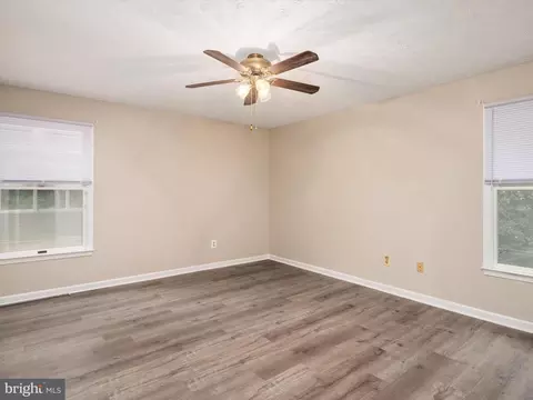 7701 Lake Cir, Pasadena, MD 21122 photo 15