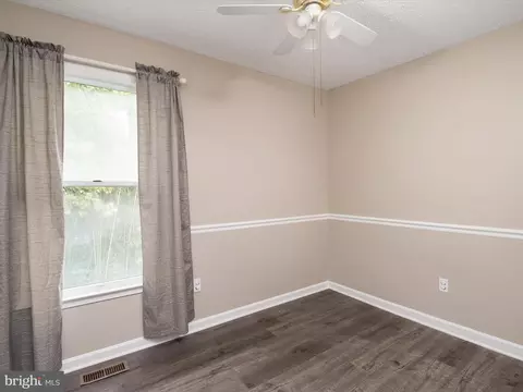 7701 Lake Cir, Pasadena, MD 21122 photo 11