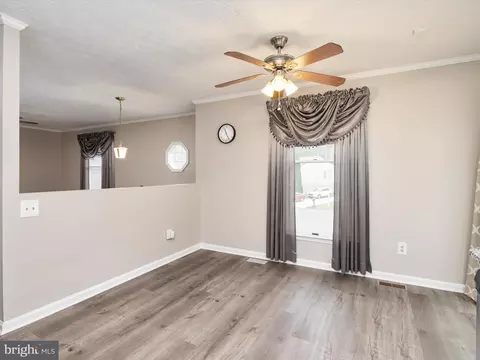 7701 Lake Cir, Pasadena, MD 21122 photo 9