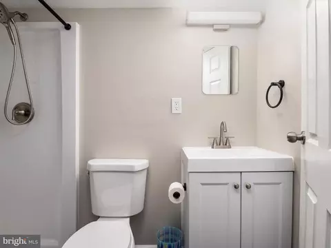 7701 Lake Cir, Pasadena, MD 21122 photo 23