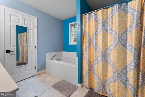 Bath - 654 211th St, Pasadena, MD 21122 photo 2 of 3