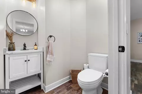 Entry Way - 654 211th St, Pasadena, MD 21122 photo 6 of 8