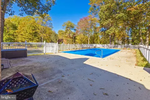 110 Dales Way Dr, Pasadena, MD 21122 photo 45