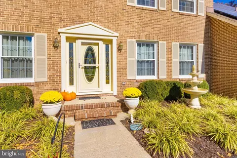 110 Dales Way Dr, Pasadena, MD 21122 photo 2