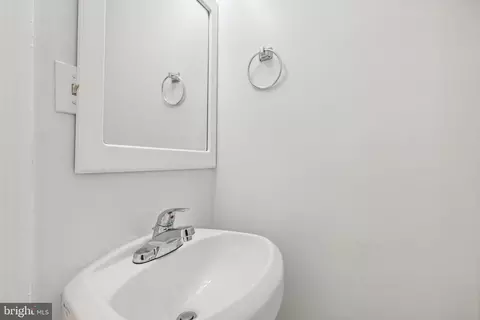 Bath - 1786 A Belle Dr, Annapolis, MD 21401 photo 3 of 3
