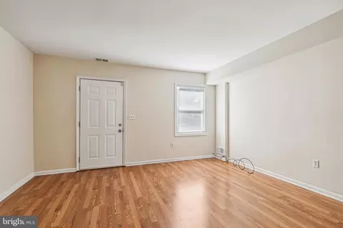 Living - 1786 A Belle Dr, Annapolis, MD 21401 photo 4 of 4