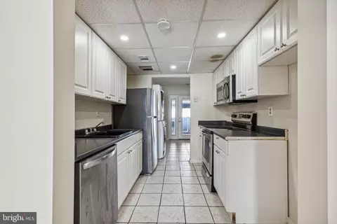 Entry Way - 1786 A Belle Dr, Annapolis, MD 21401 photo 1 of 3