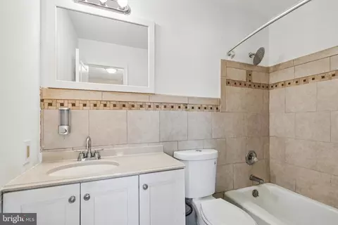 Bath - 1786 A Belle Dr, Annapolis, MD 21401 photo 1 of 3