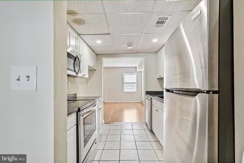 Kitchen - 1786 A Belle Dr, Annapolis, MD 21401 photo 2 of 2
