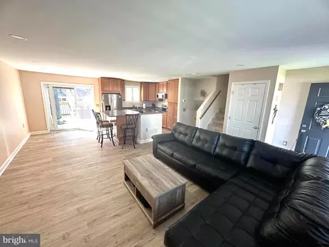 7910 Kings Bench Pl, Pasadena, MD 21122 photo 9